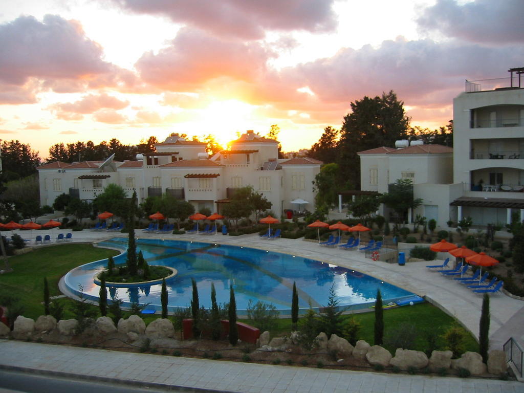 Hesperides Gardens Villa Paphos Eksteriør billede